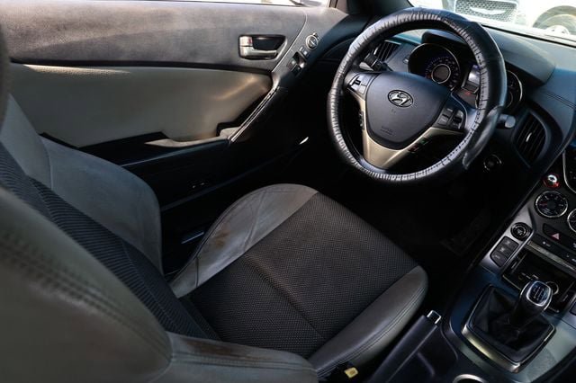 Used 2015 Hyundai Genesis 3.8 RWD image 22