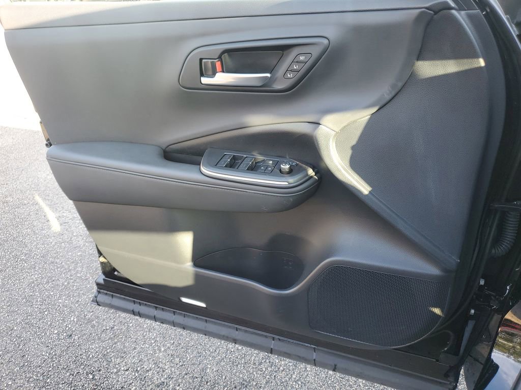 Used 2023 Toyota Crown Limited image 23