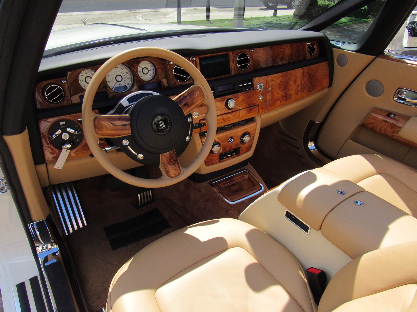 Used 2012 Rolls-Royce Phantom Drophead Coupe RWD image 15