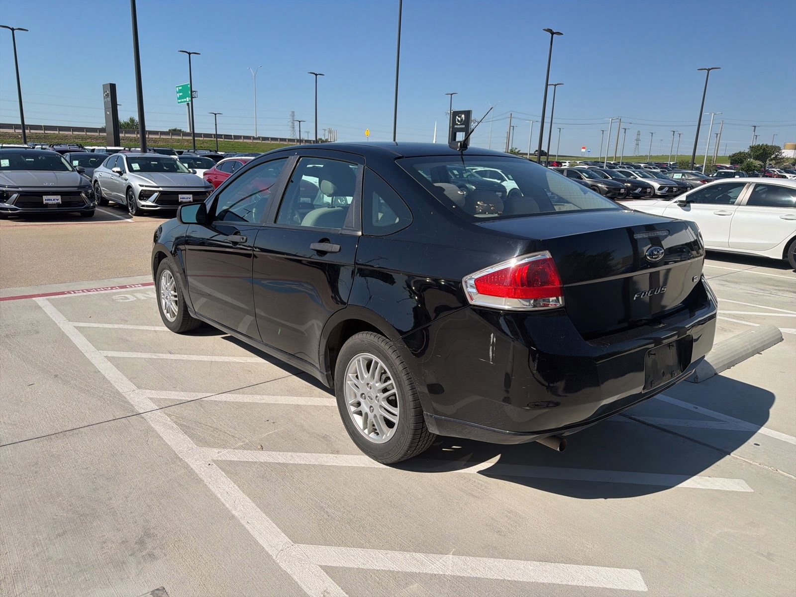 Used 2010 Ford Focus SE FWD image 7
