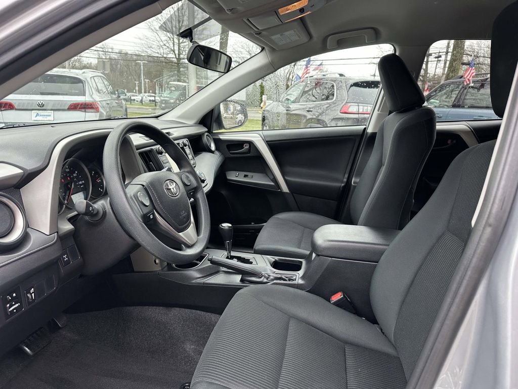 Used 2016 Toyota RAV4 LE image 13