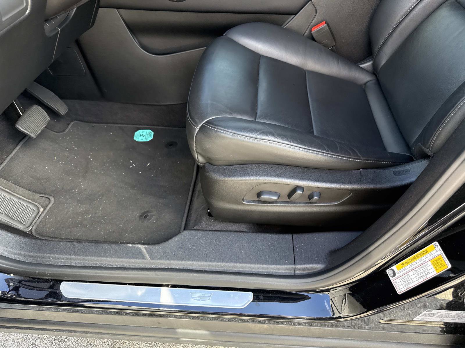 Used 2023 Cadillac XT4 Luxury w/ Cold Weather Package image 20