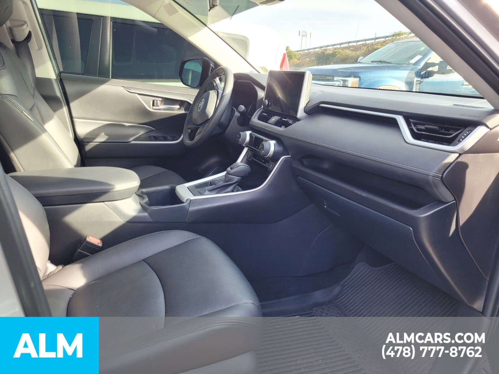 Used 2025 Toyota RAV4 XLE image 21