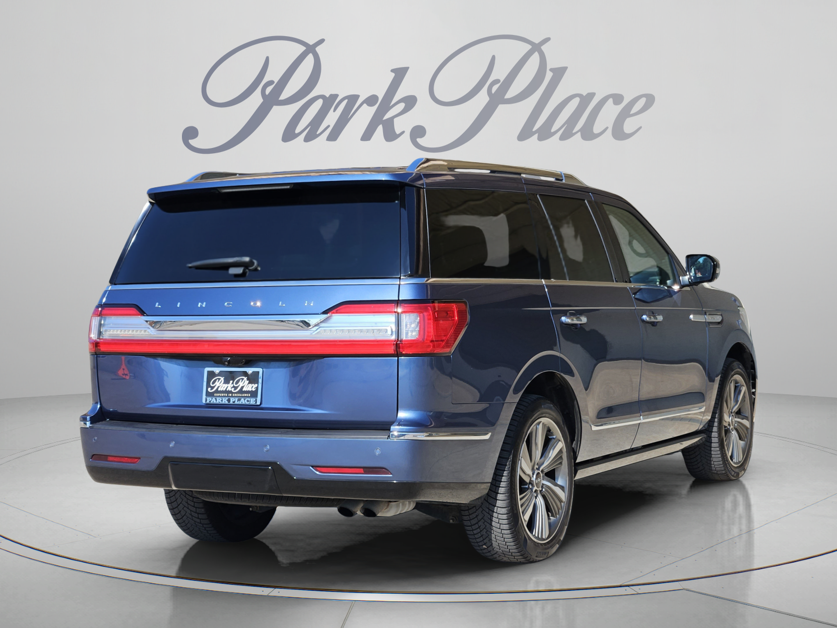 Used 2018 Lincoln Navigator Reserve AWD/4WD image 6