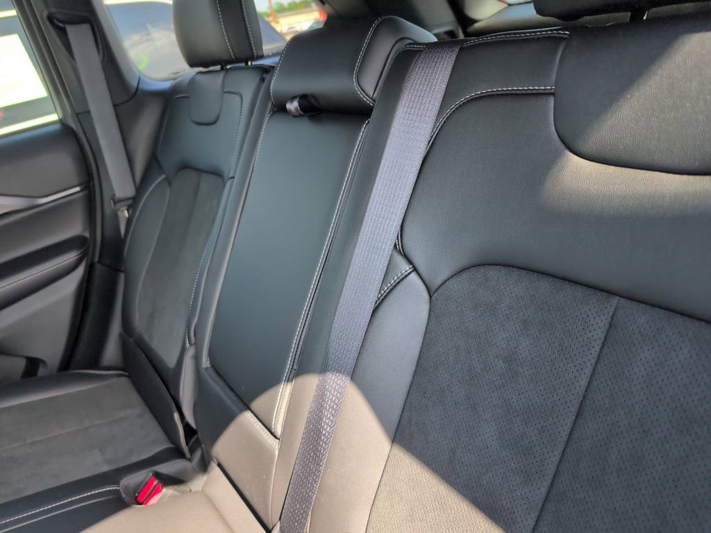 New 2025 Jeep Grand Cherokee Altitude image 31