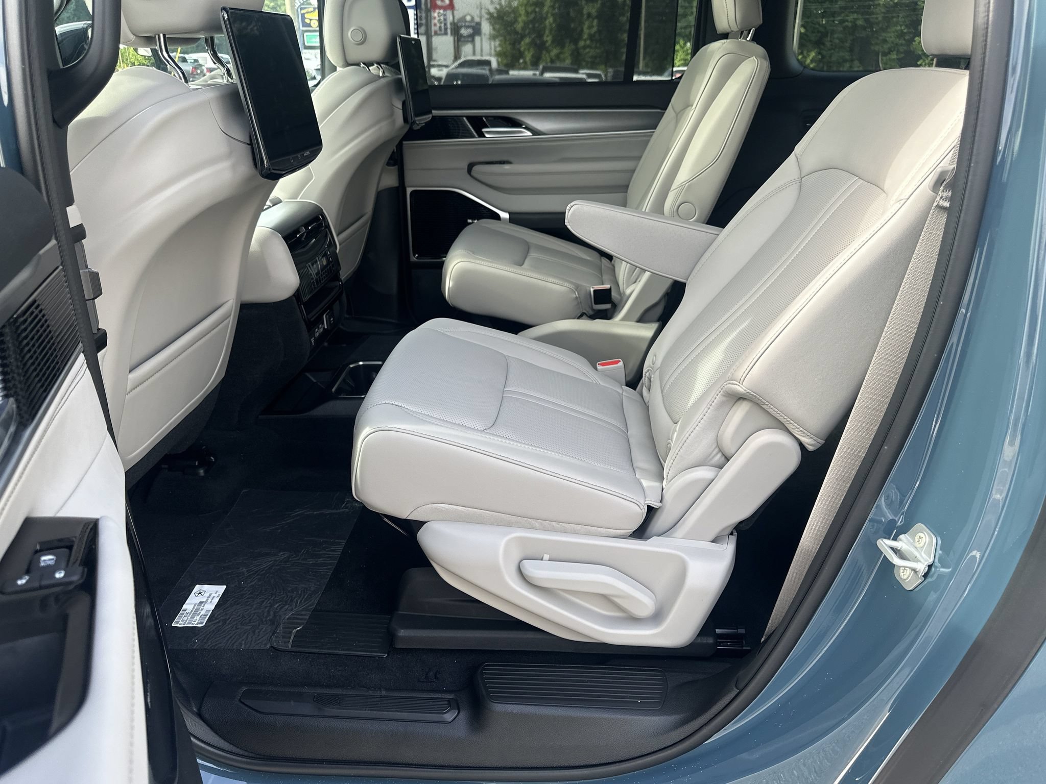 New 2026 Jeep Grand Wagoneer L Limited AWD/4WD image 20