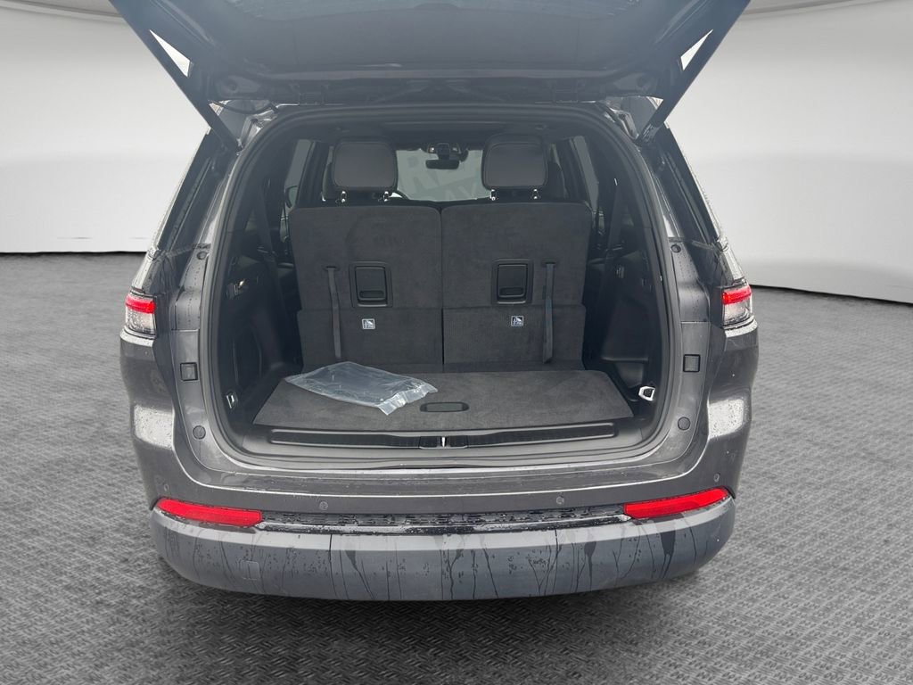 New 2025 Jeep Grand Cherokee L Limited w/ Luxury Tech Group II image 24