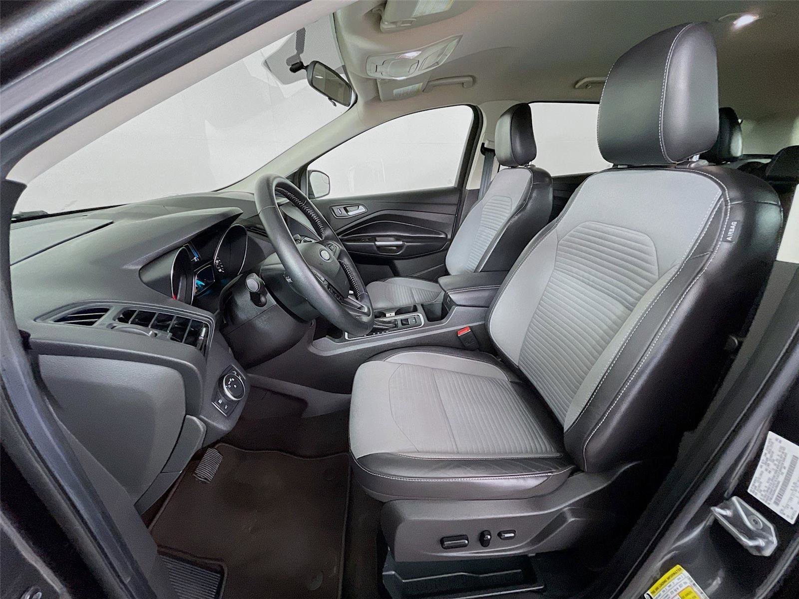 Used 2019 Ford Escape SE image 23