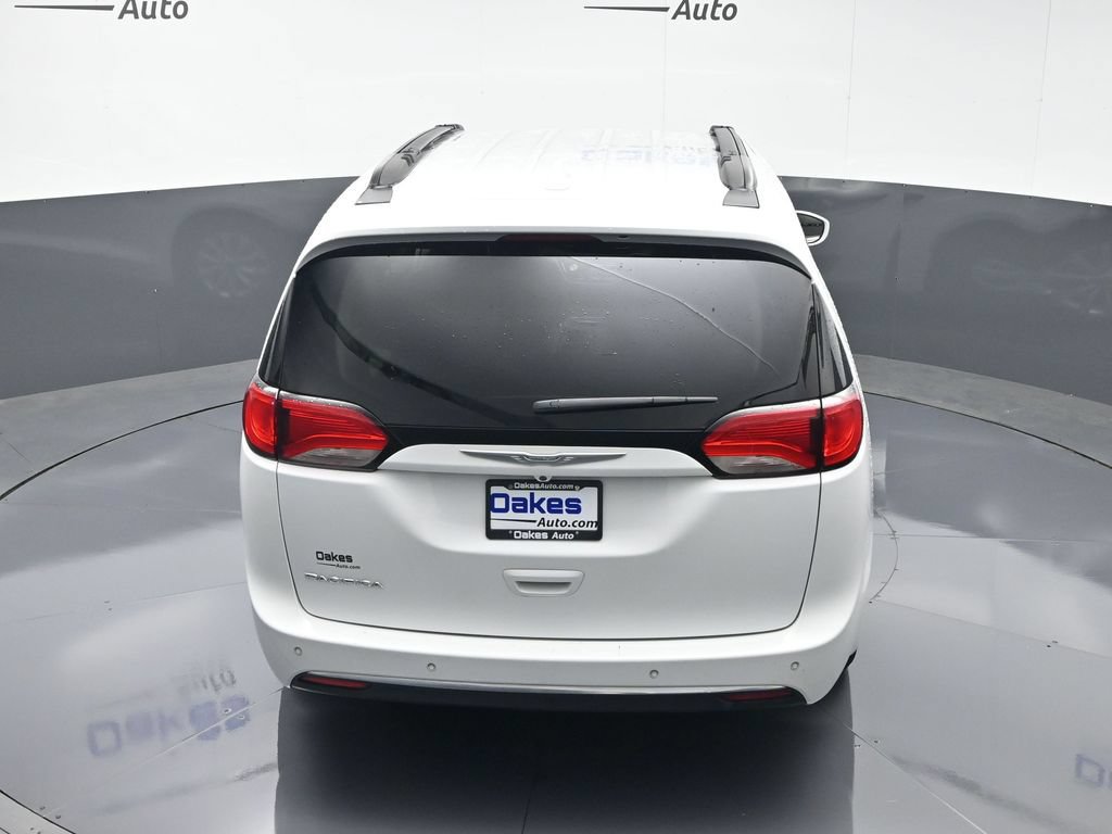 Used 2017 Chrysler Pacifica Touring-L FWD image 48