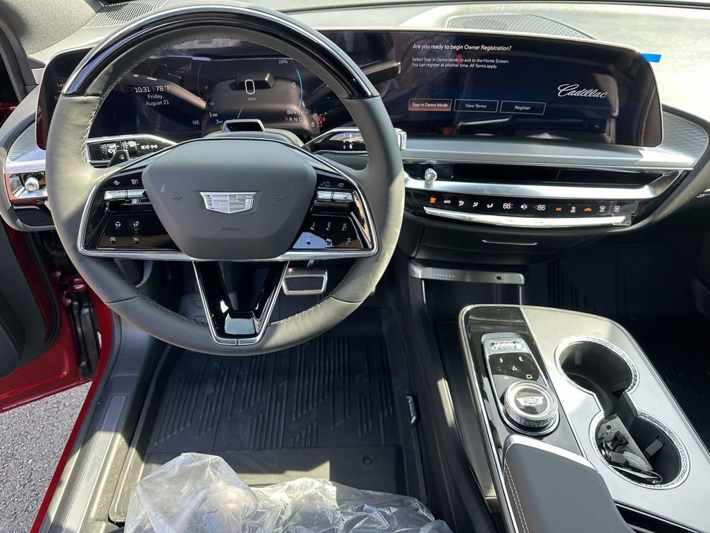 New 2027 Cadillac Lyriq Premium Luxury w/ LPO, Floor Liner Package AWD/4WD image 10