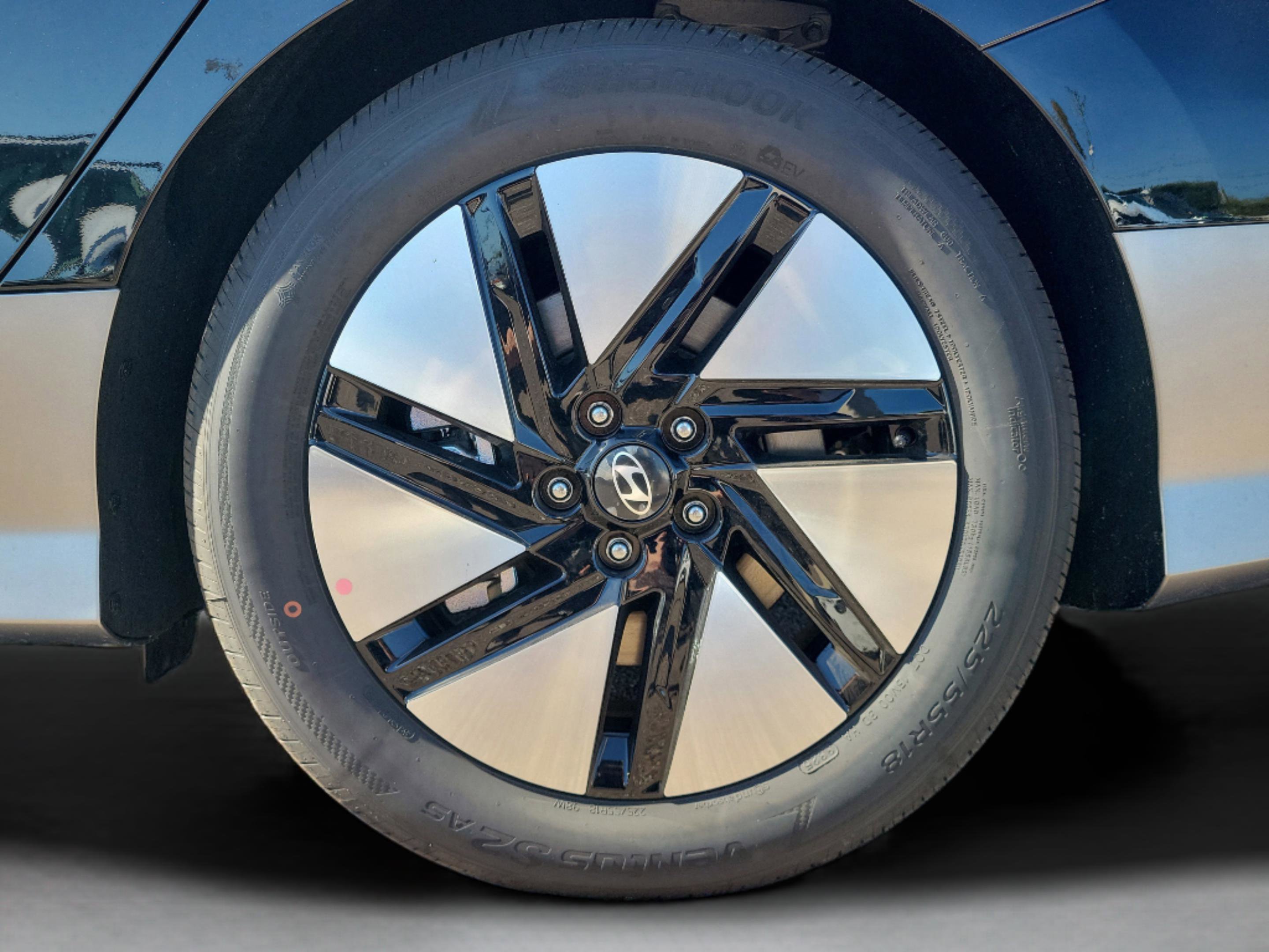 New 2025 Hyundai Ioniq 6 SE image 5