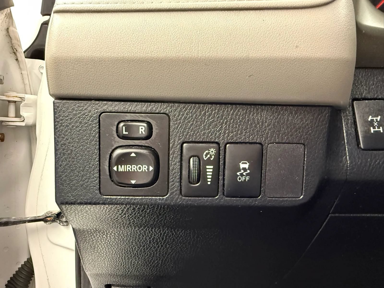 Used 2013 Toyota RAV4 LE AWD/4WD image 34