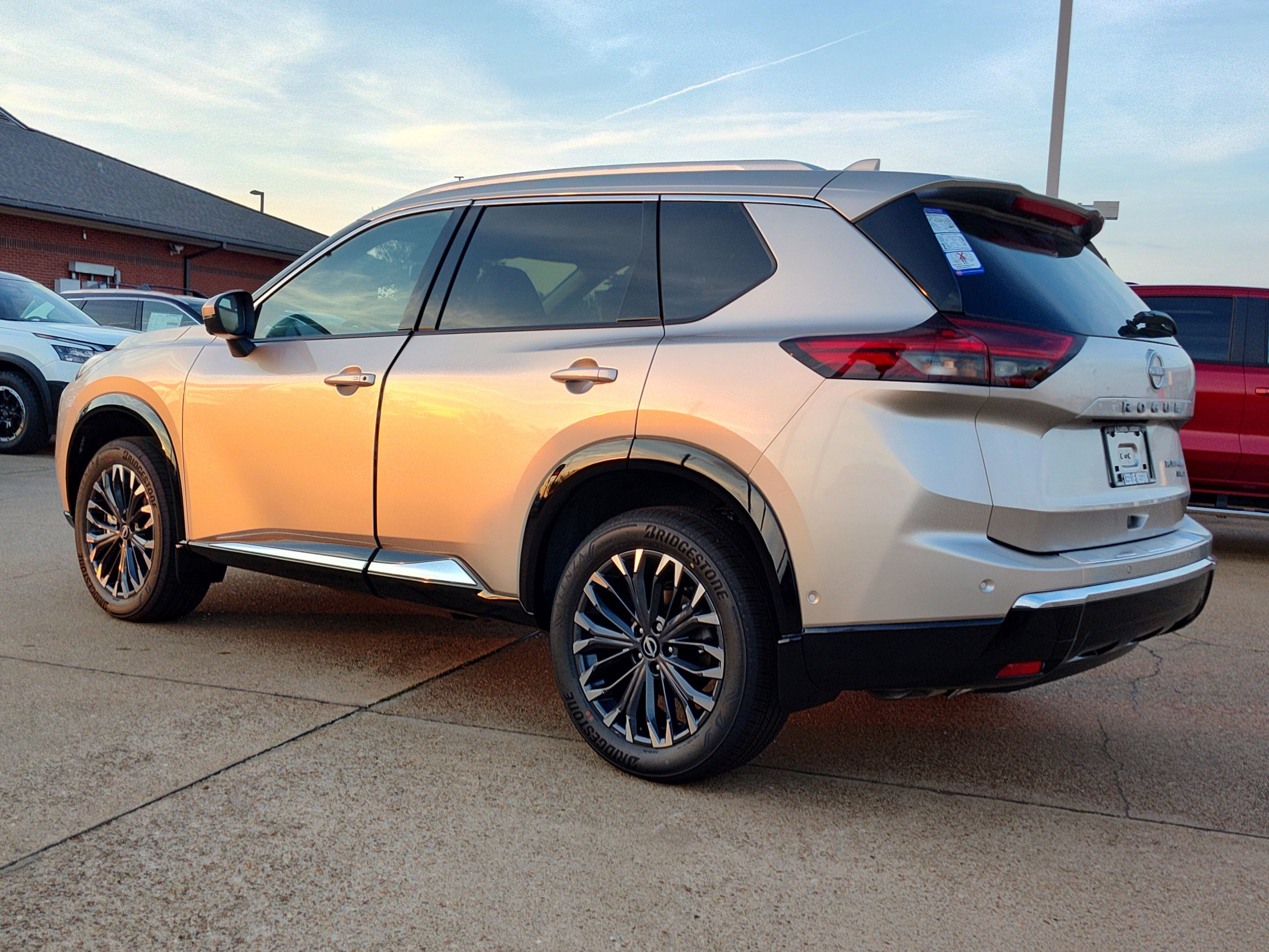 New 2026 Nissan Rogue Platinum w/ Tech Package image 2