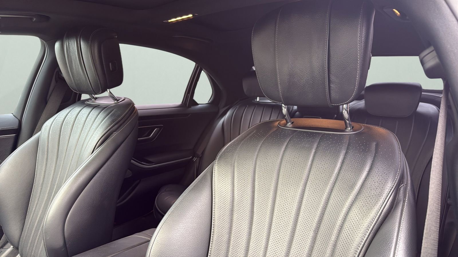 Used 2023 Mercedes-Benz S 500 4MATIC w/ AMG Line image 38