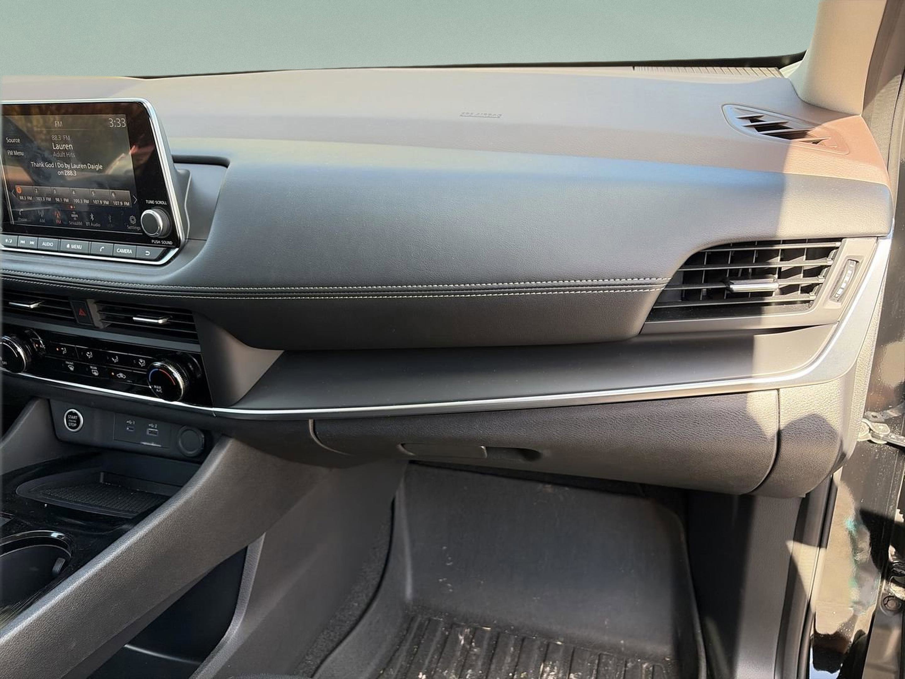 Used 2023 Nissan Rogue S image 18