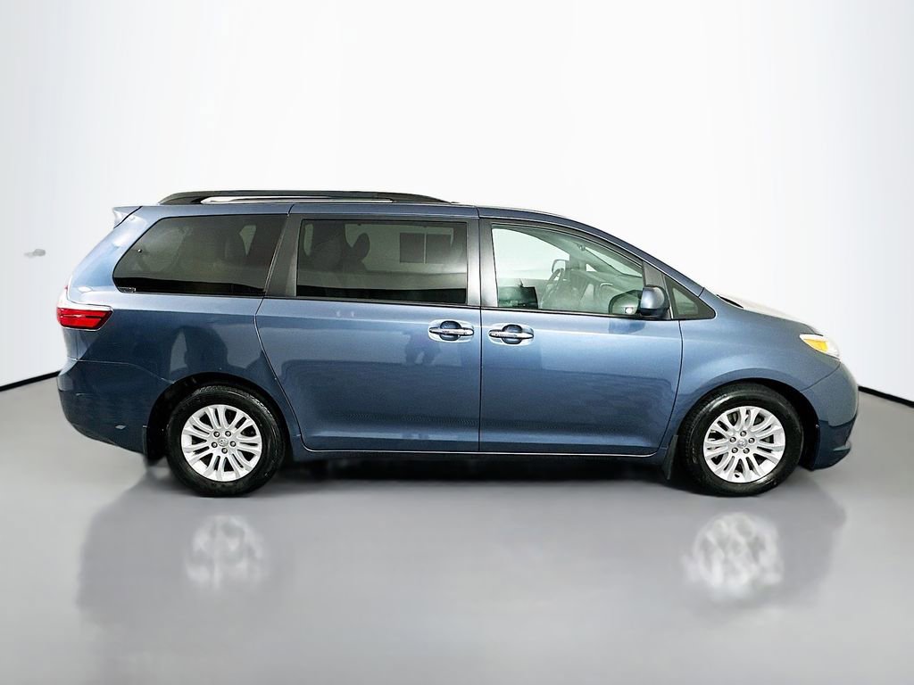 Used 2017 Toyota Sienna XLE image 8