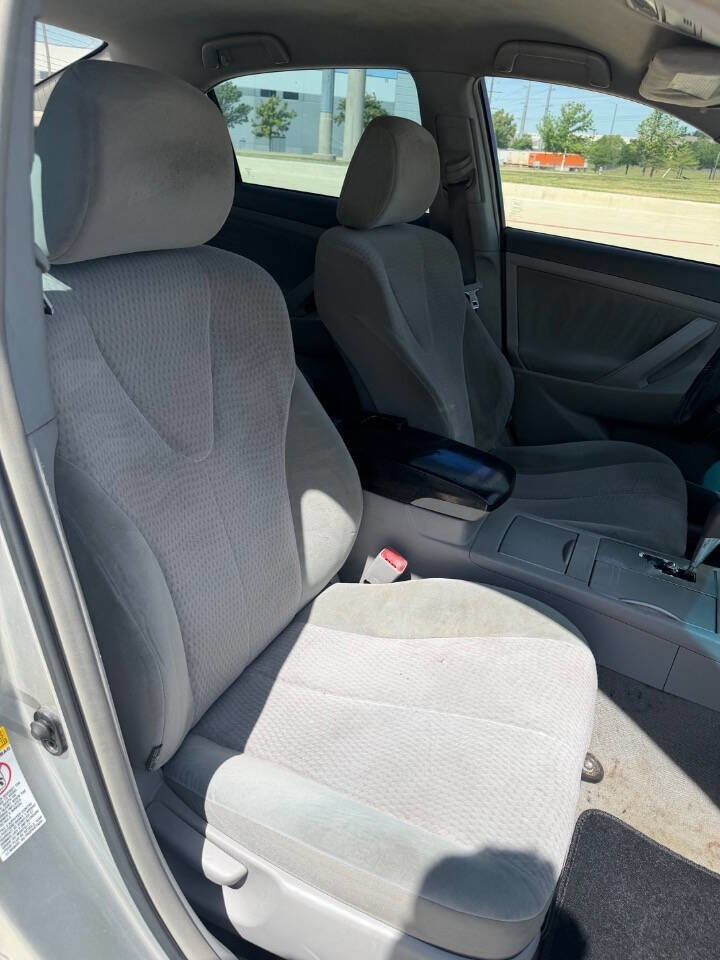 Used 2010 Toyota Camry LE image 9