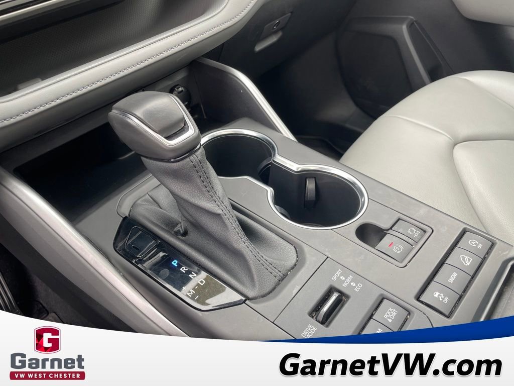 Used 2020 Toyota Highlander XLE image 25