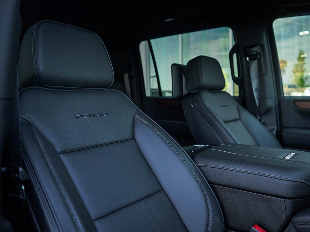 New 2026 GMC Yukon XL Denali w/ Denali Reserve Package image 12