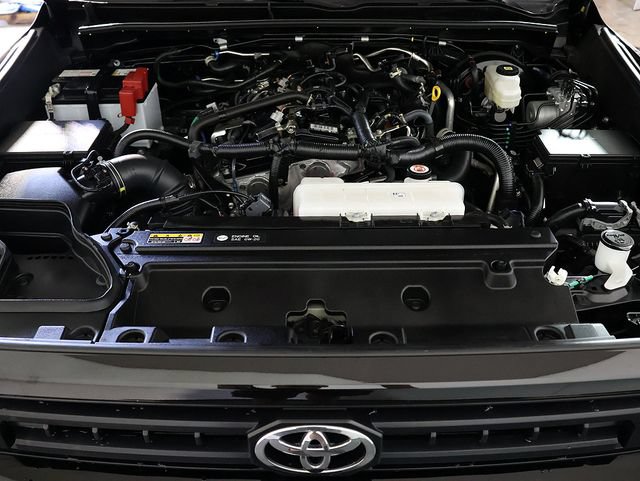 Used 2025 Toyota 4Runner SR5 AWD/4WD image 34