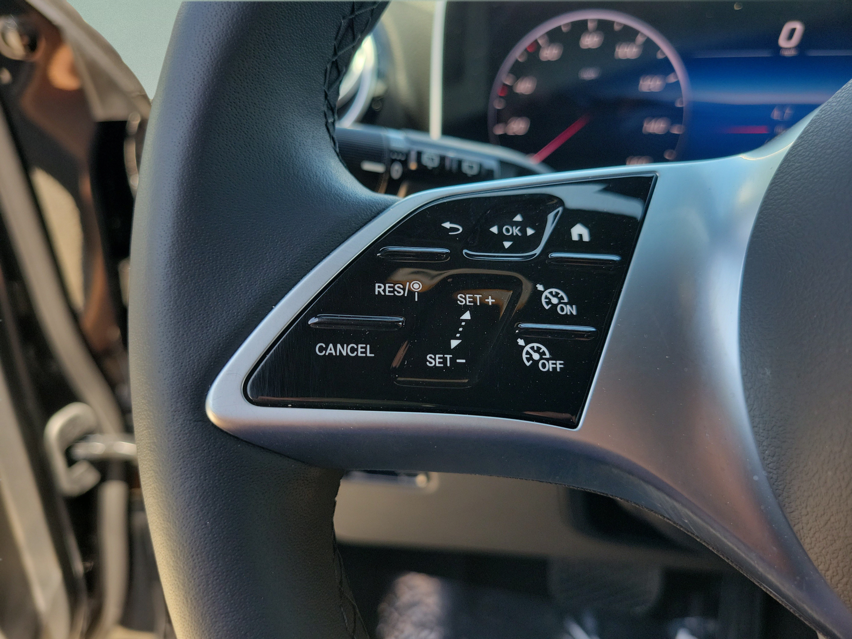 Certified 2025 Mercedes-Benz GLC 300 image 23