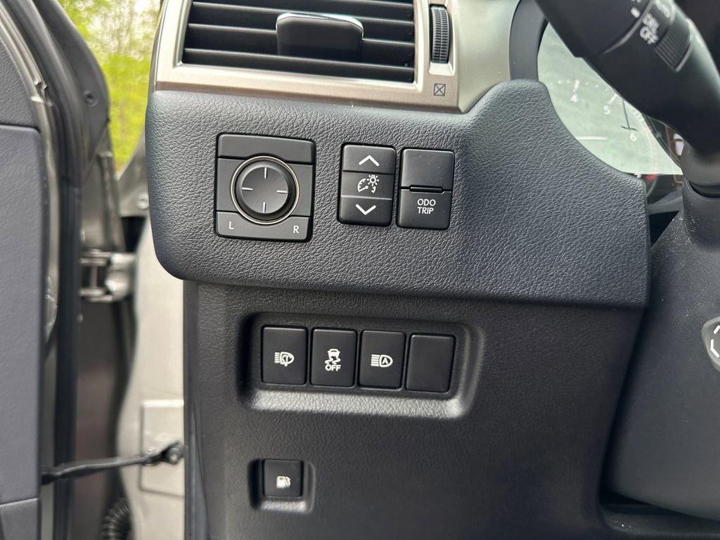 Used 2020 Lexus GX 460 Premium w/ Premium Package AWD/4WD image 25