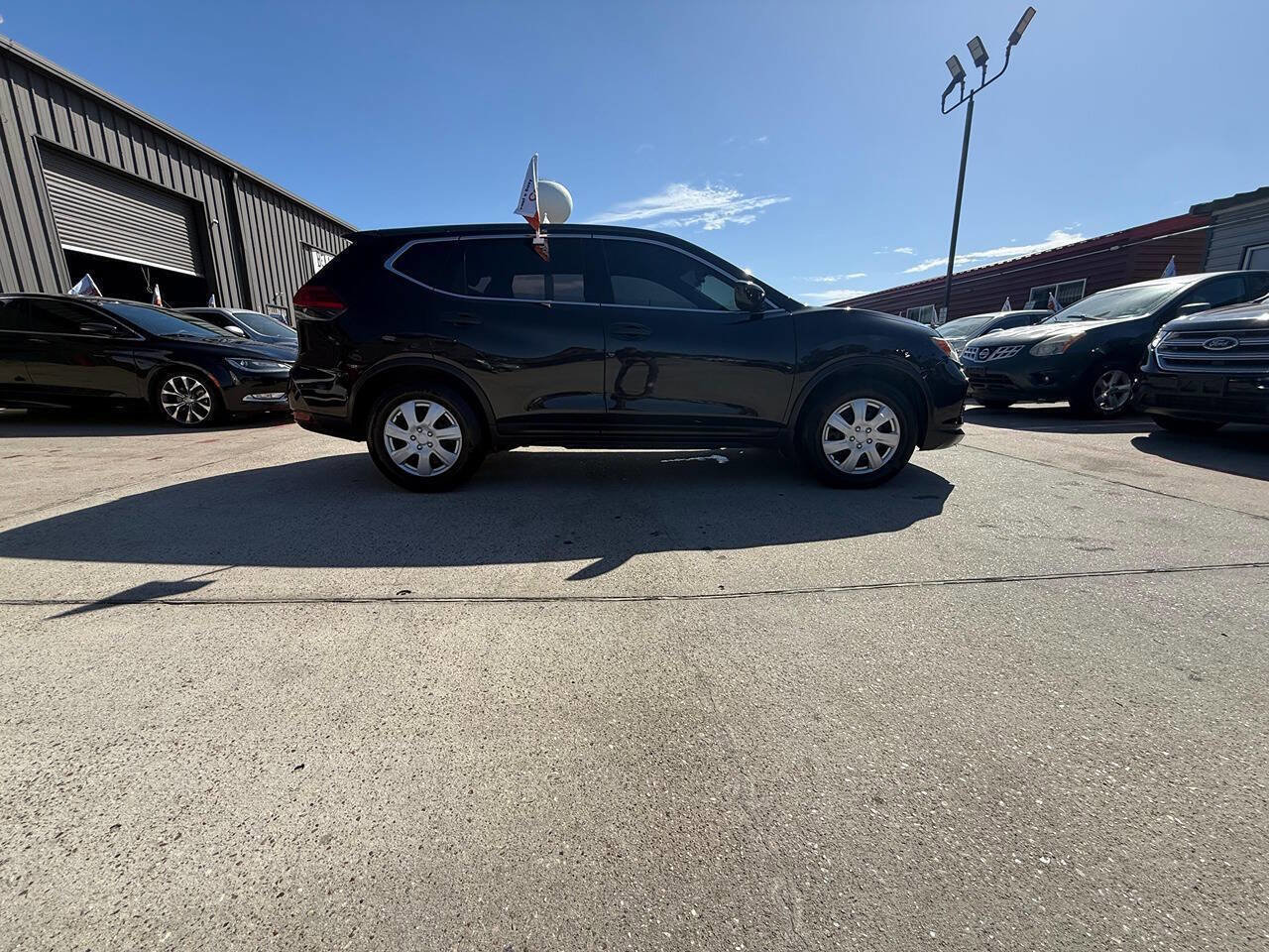 Used 2017 Nissan Rogue S image 25