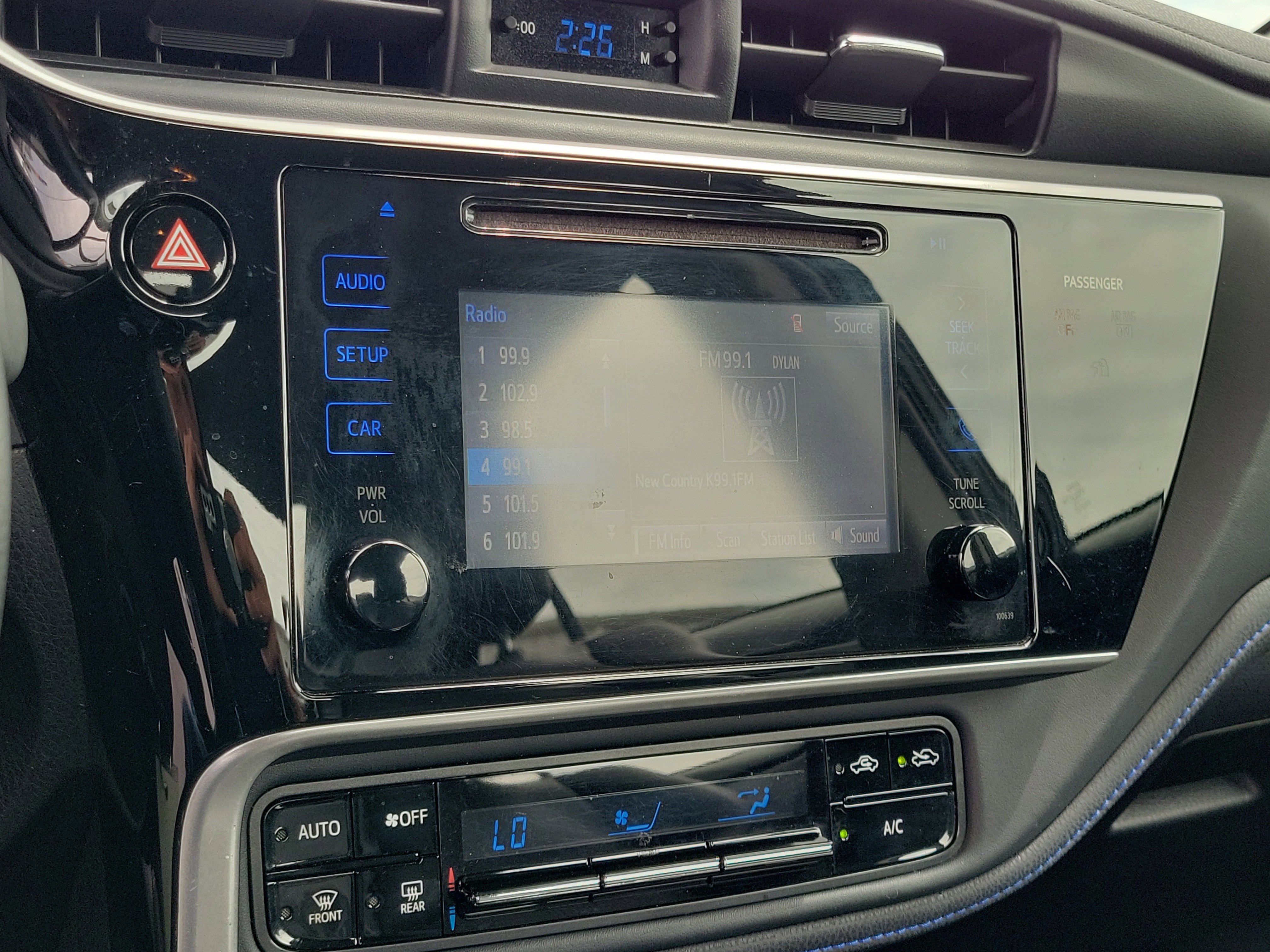 Used 2017 Toyota Corolla SE FWD image 26