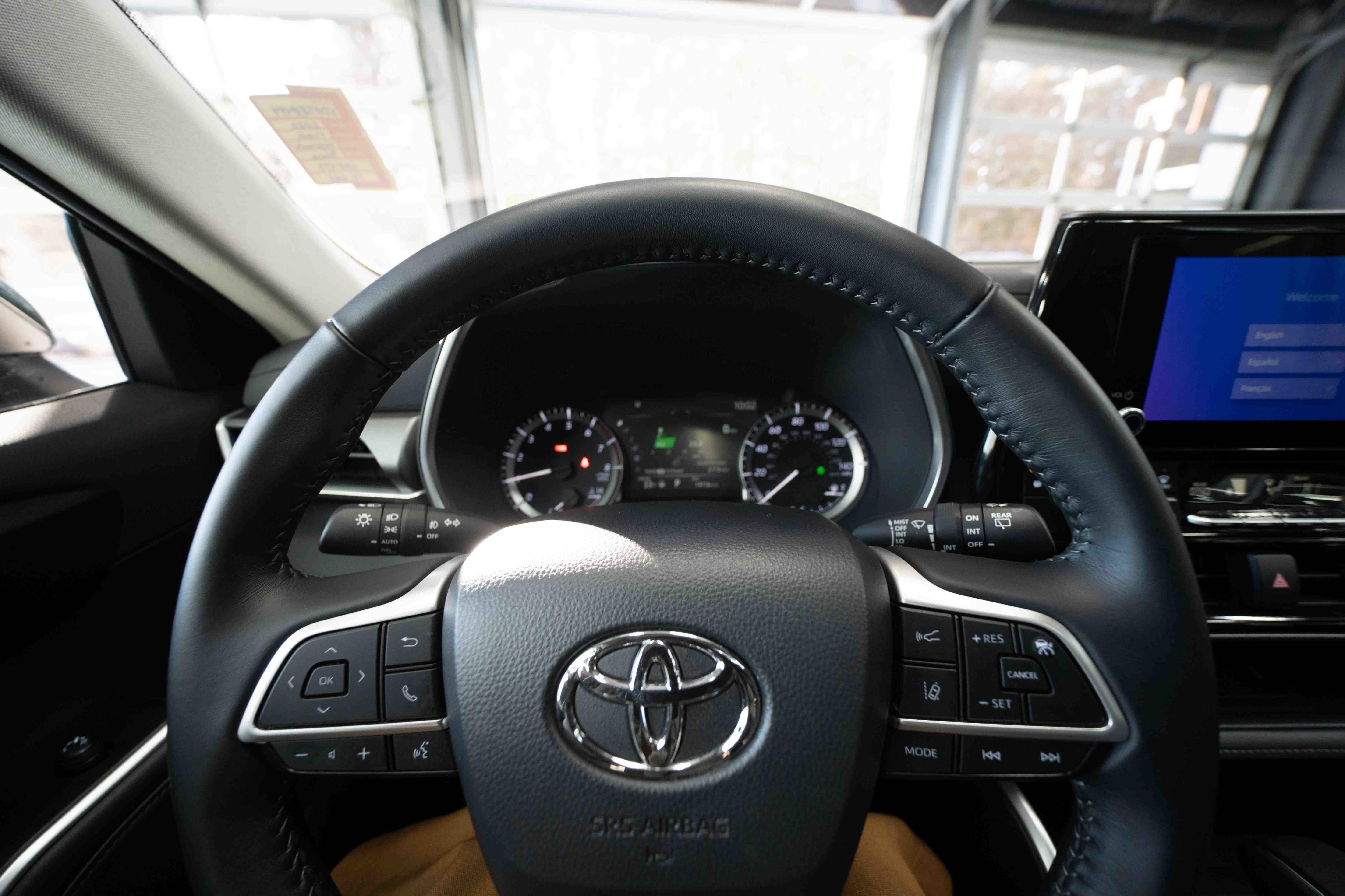 Used 2025 Toyota Highlander XLE image 15