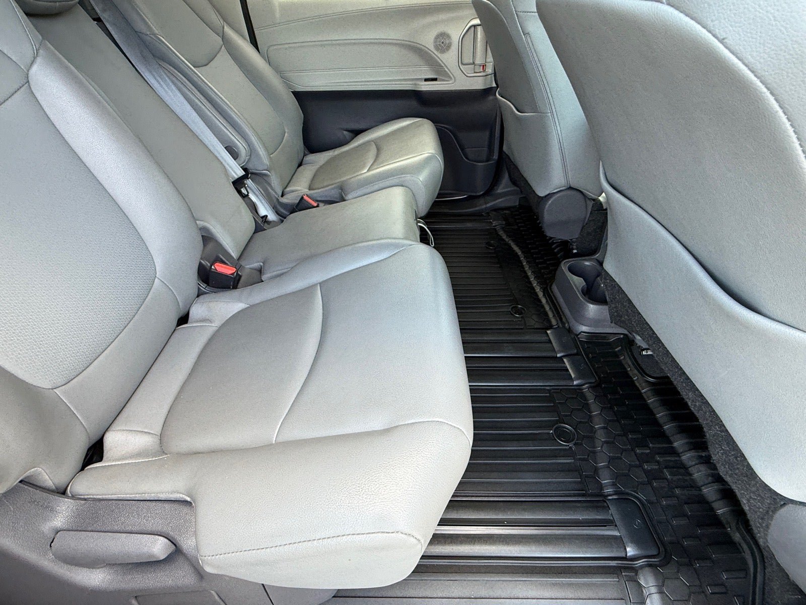 Used 2021 Toyota Sienna XLE FWD image 11