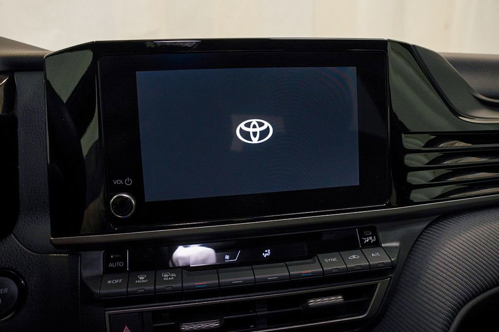 Used 2025 Toyota Camry SE image 12