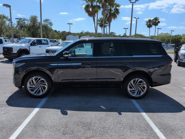 Certified 2026 Lincoln Navigator Reserve AWD/4WD image 7