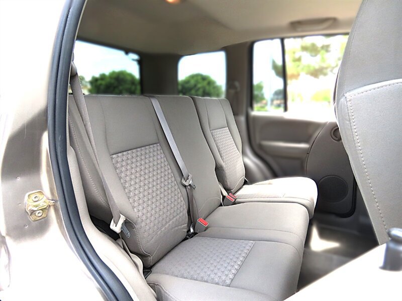Used 2006 Jeep Liberty Sport AWD/4WD image 24