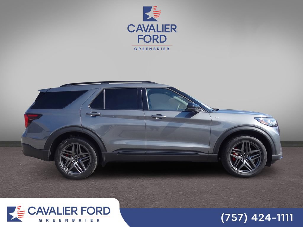 Used 2026 Ford Explorer ST-Line w/ ST-Line Street Pack AWD/4WD image 2