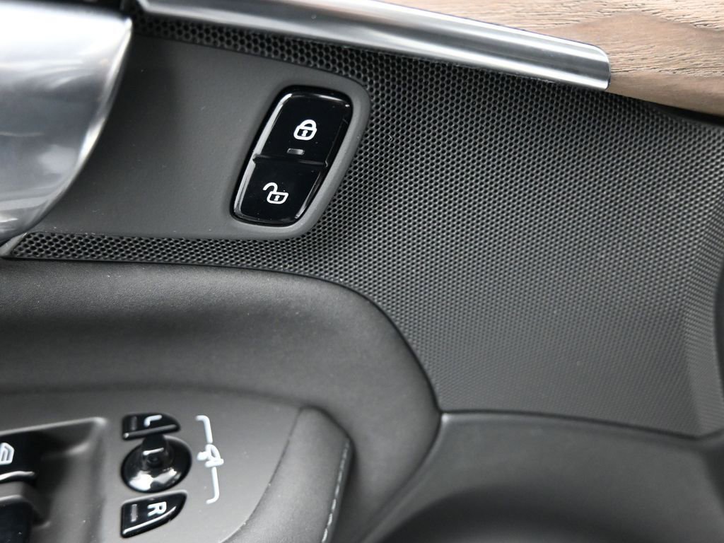 Used 2025 Volvo XC90 B5 Plus image 20