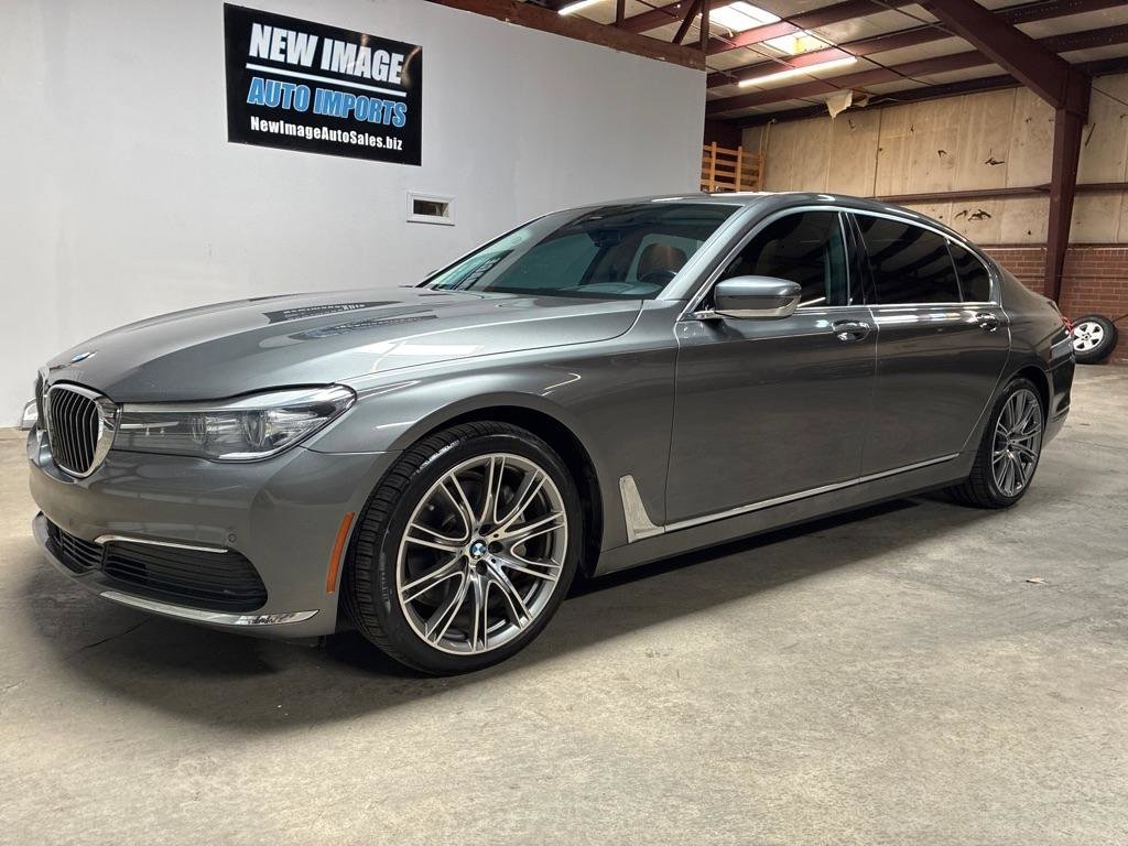 Used 2019 BMW 740i w/ Executive Package RWD image 10