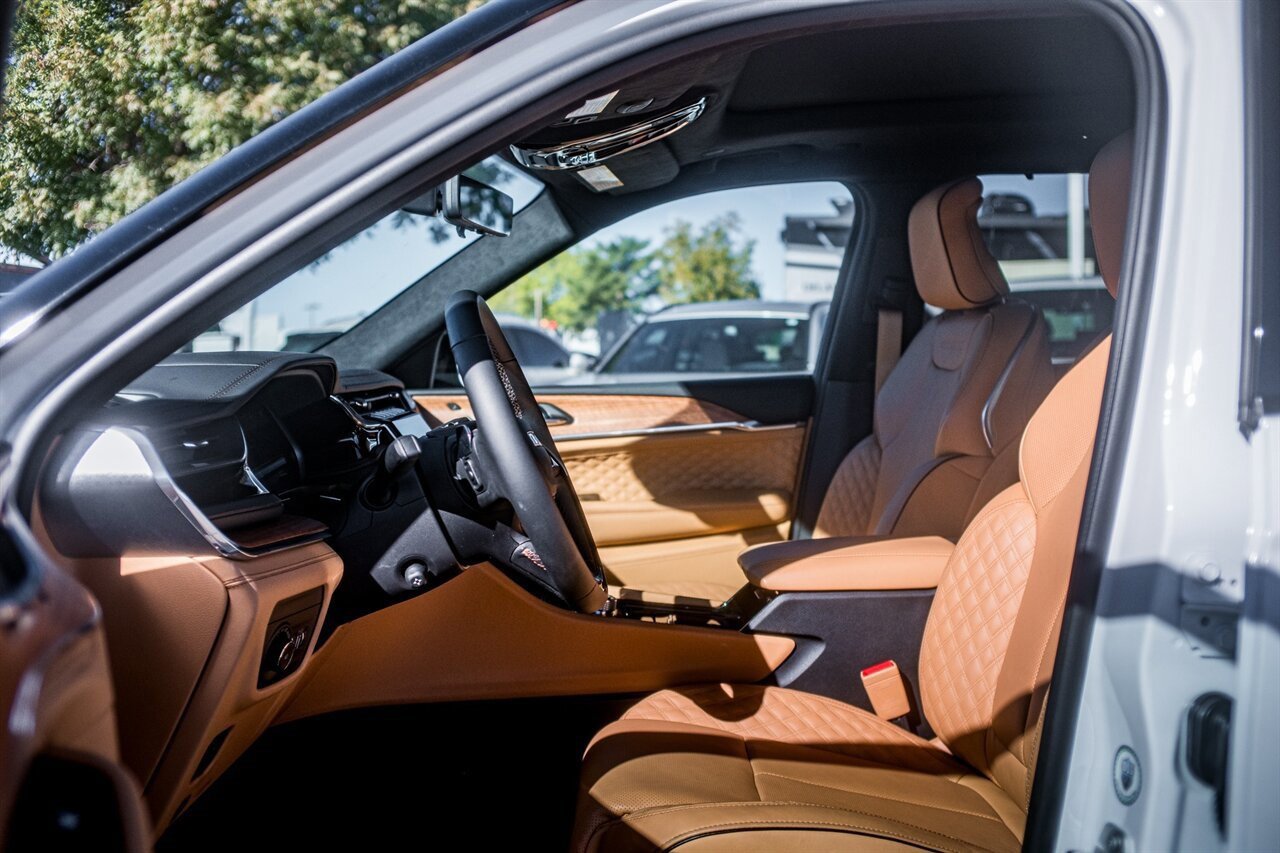 Used 2025 Jeep Grand Cherokee L Summit image 12