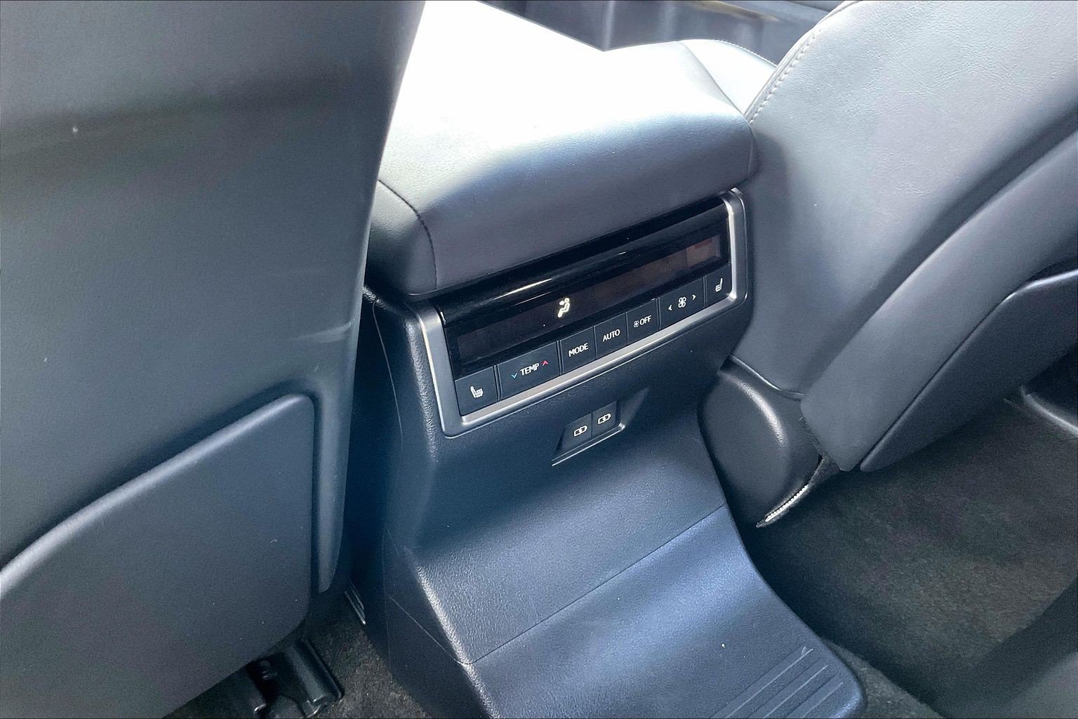 Used 2025 Lexus GX 550 w/ Accessory Package (2T) AWD/4WD image 40