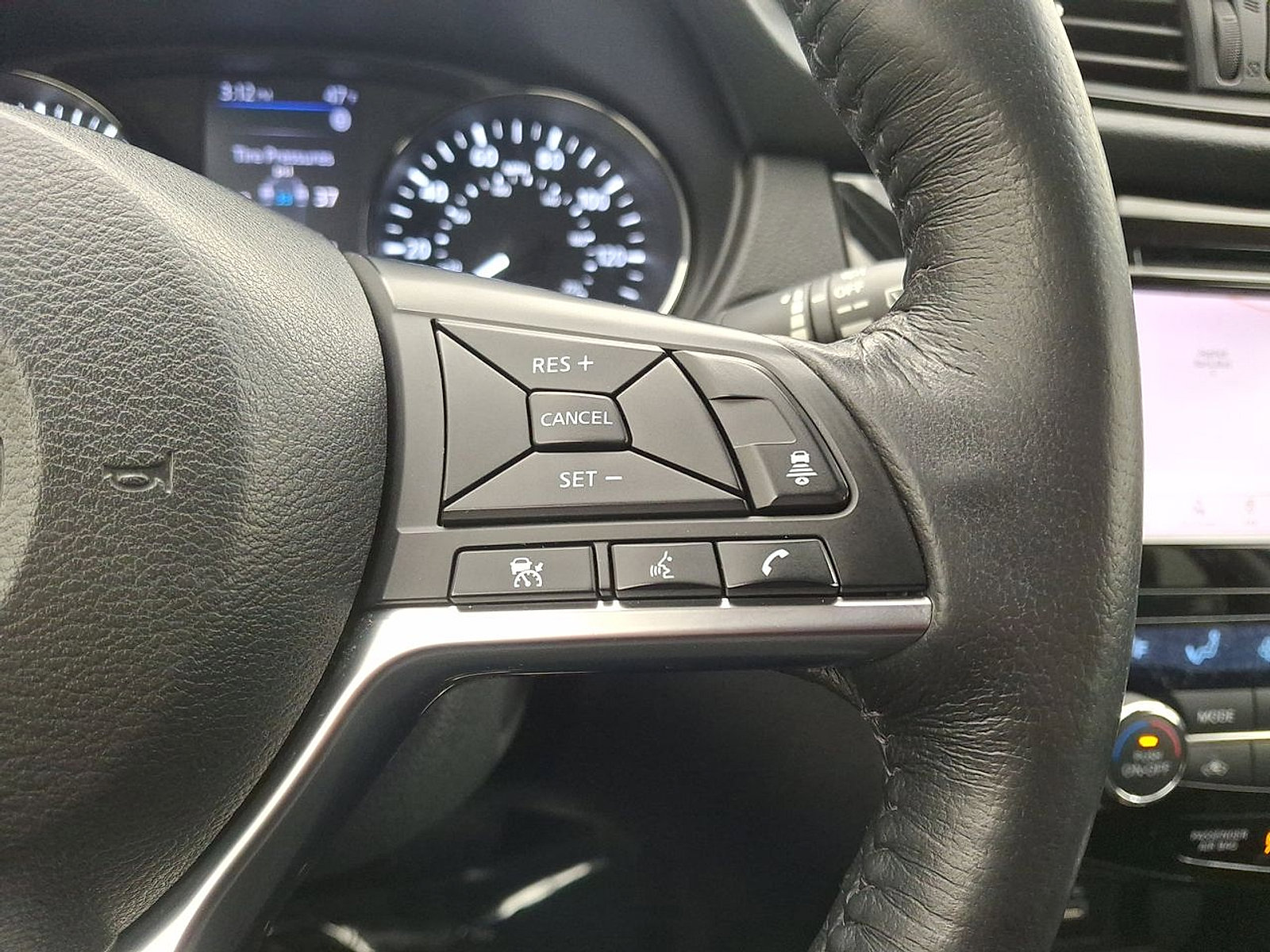 Used 2018 Nissan Rogue SL image 18