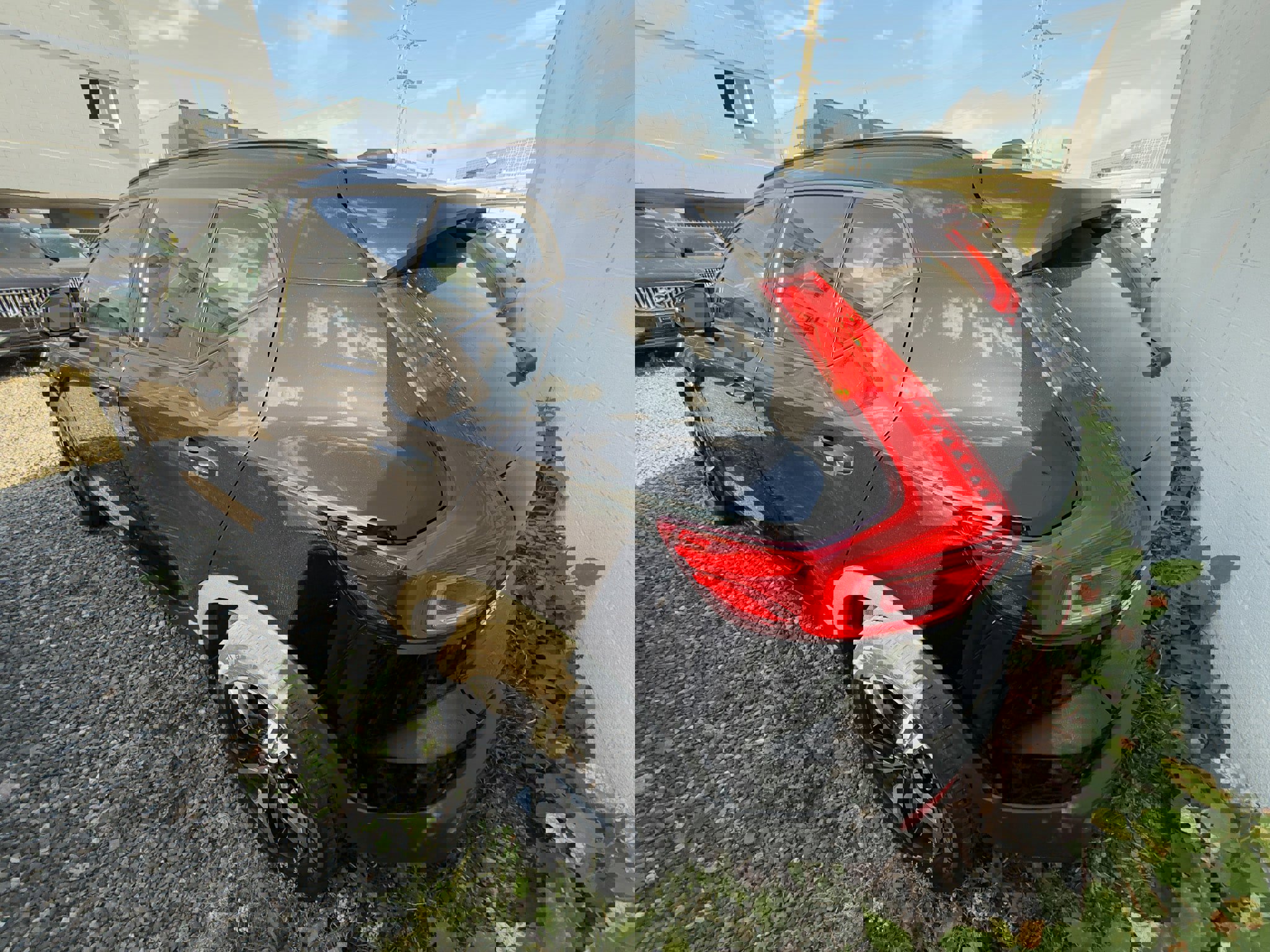 Certified 2023 Volvo XC40 B5 Plus w/ Climate Package image 4