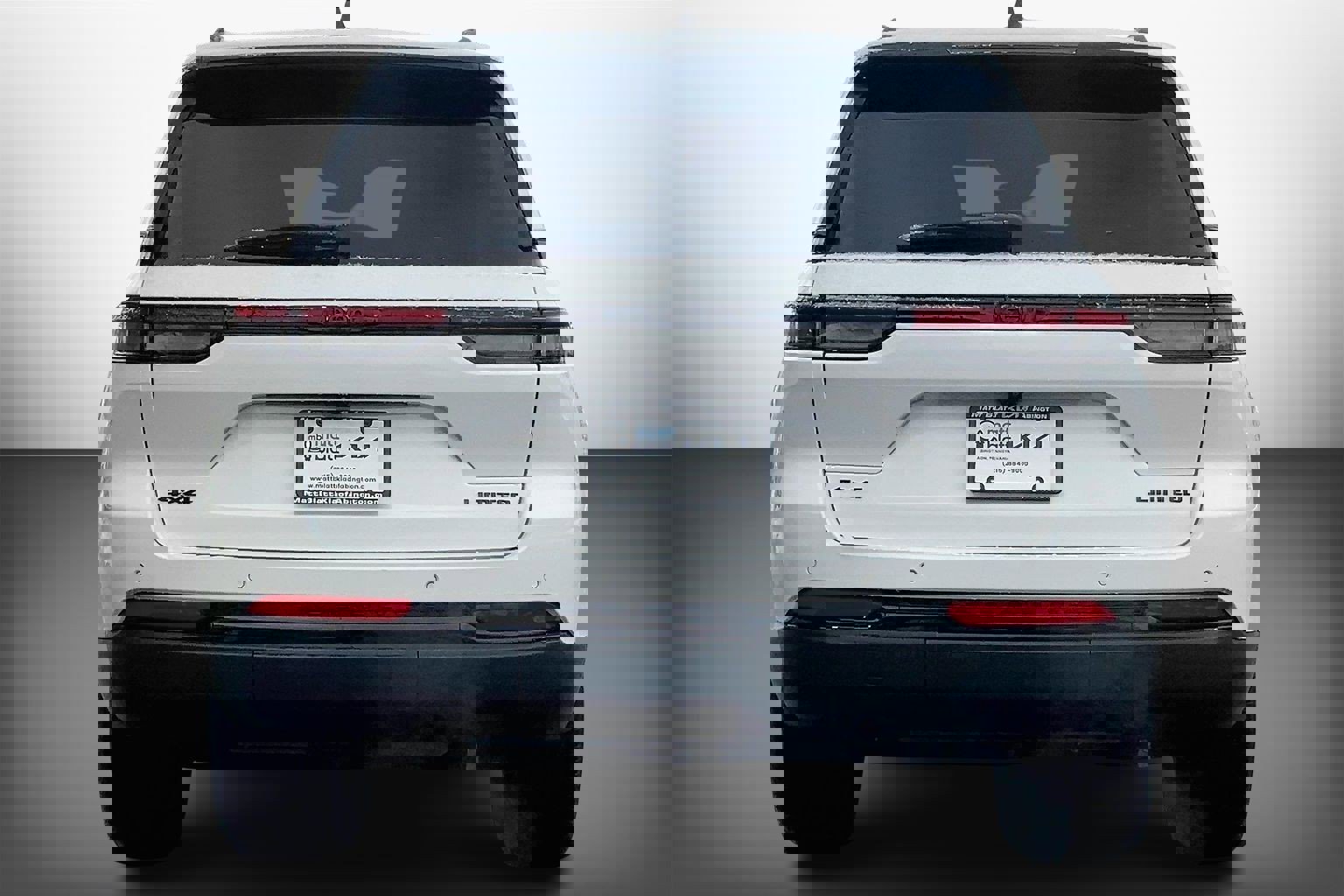 Used 2023 Jeep Grand Cherokee Limited w/ Black Appearance Package image 6