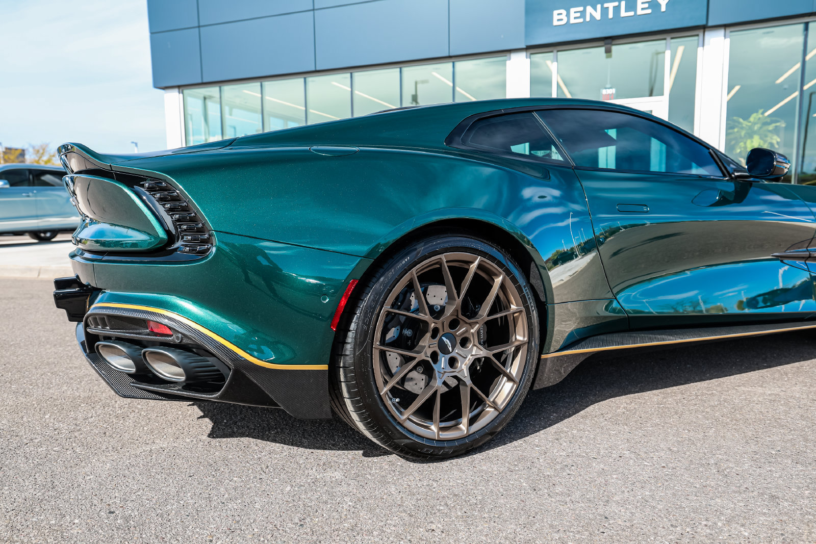 Used 2025 Aston Martin Vanquish RWD image 13