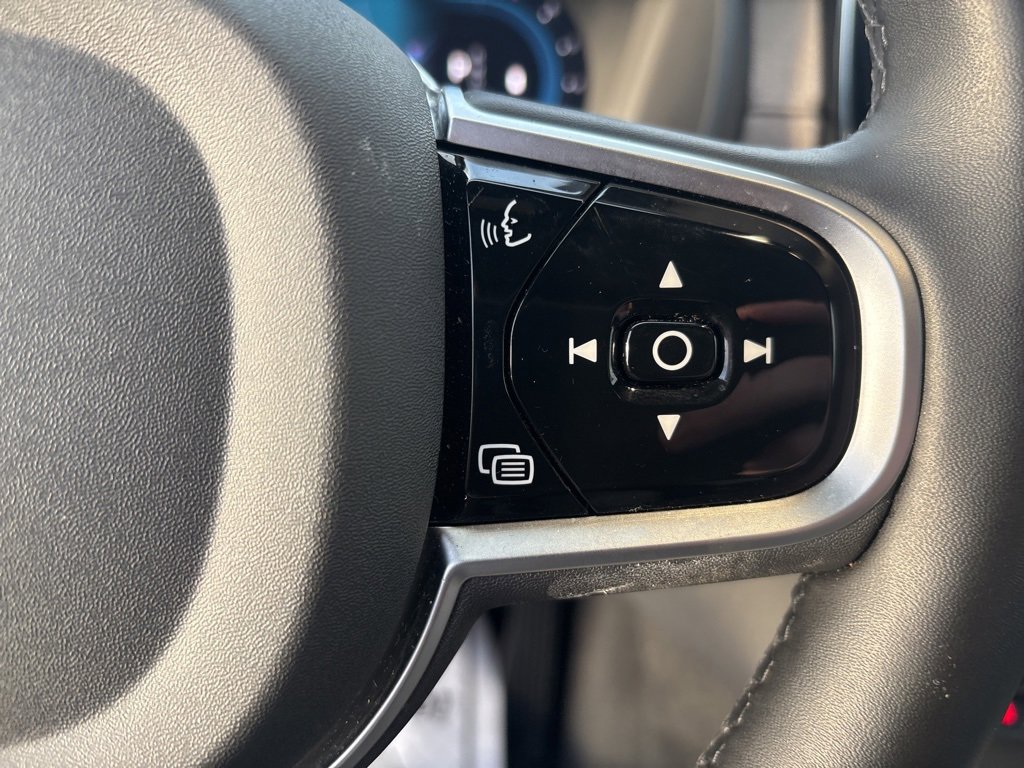 Certified 2025 Volvo XC90 B6 Plus image 26