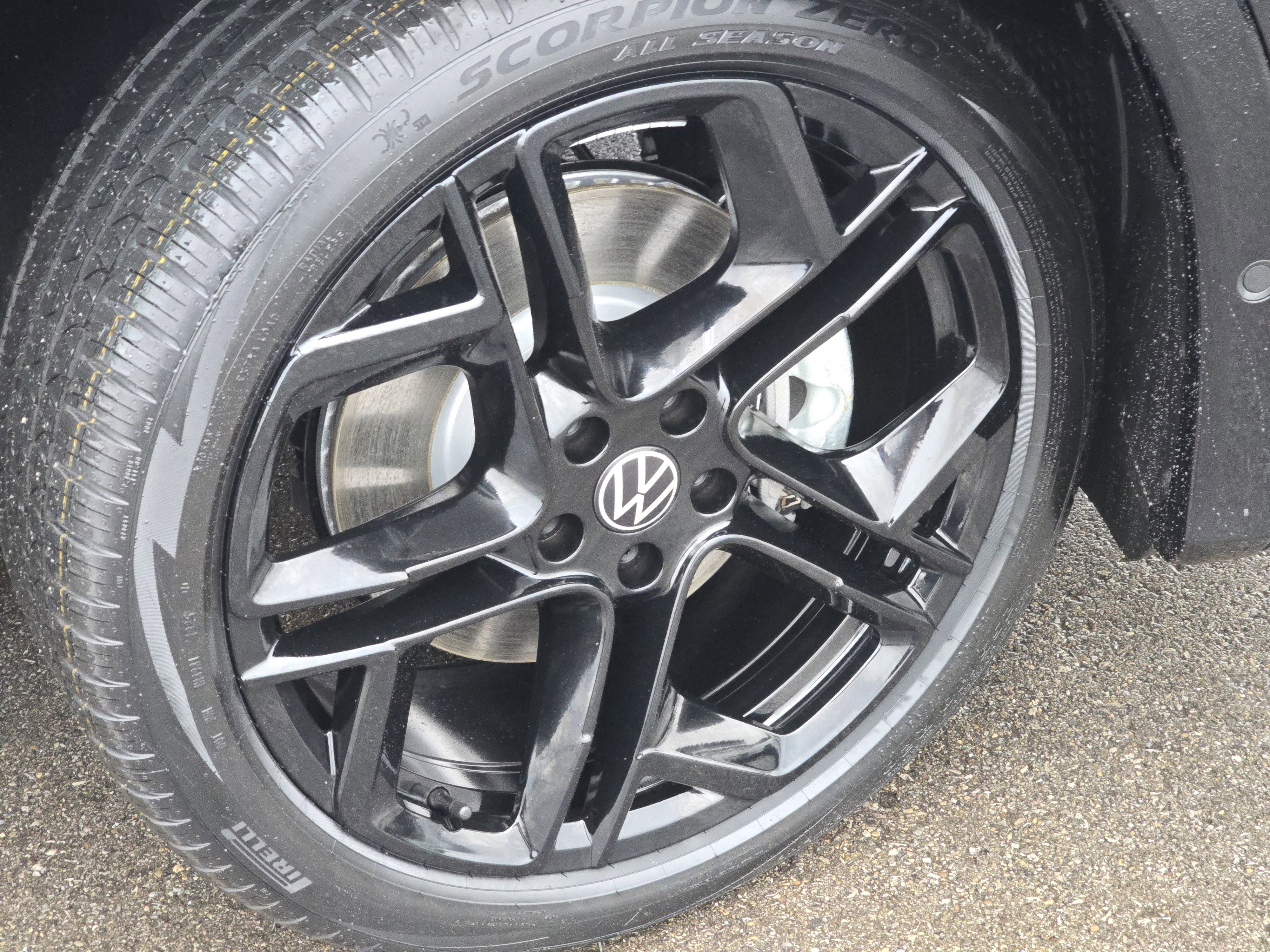 New 2026 Volkswagen Tiguan SE R-Line image 13