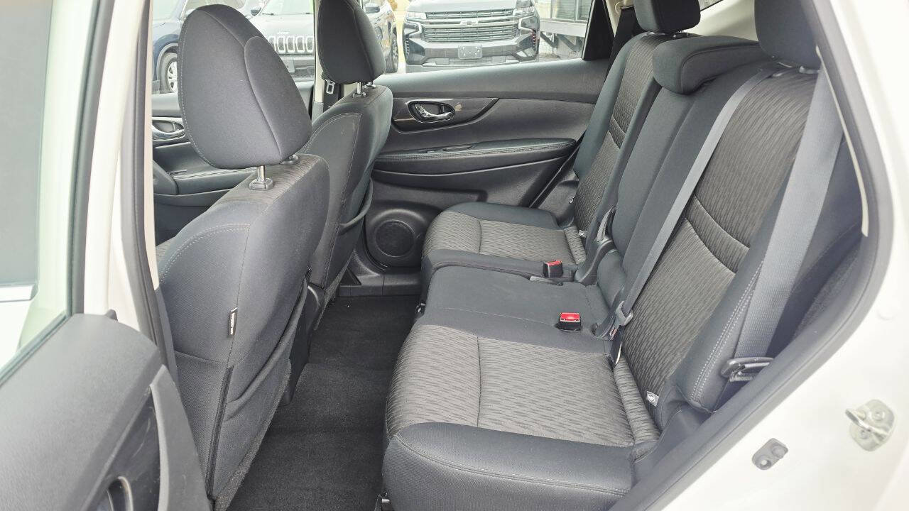 Used 2017 Nissan Rogue S image 11