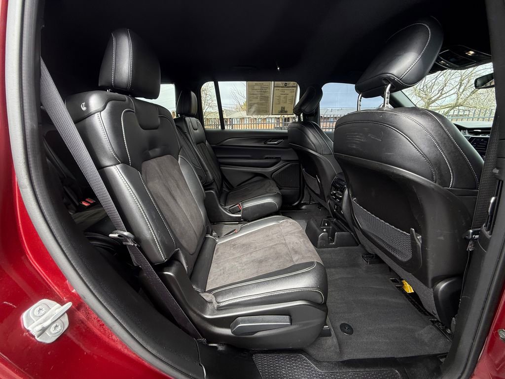 Used 2023 Jeep Grand Cherokee L Laredo image 15