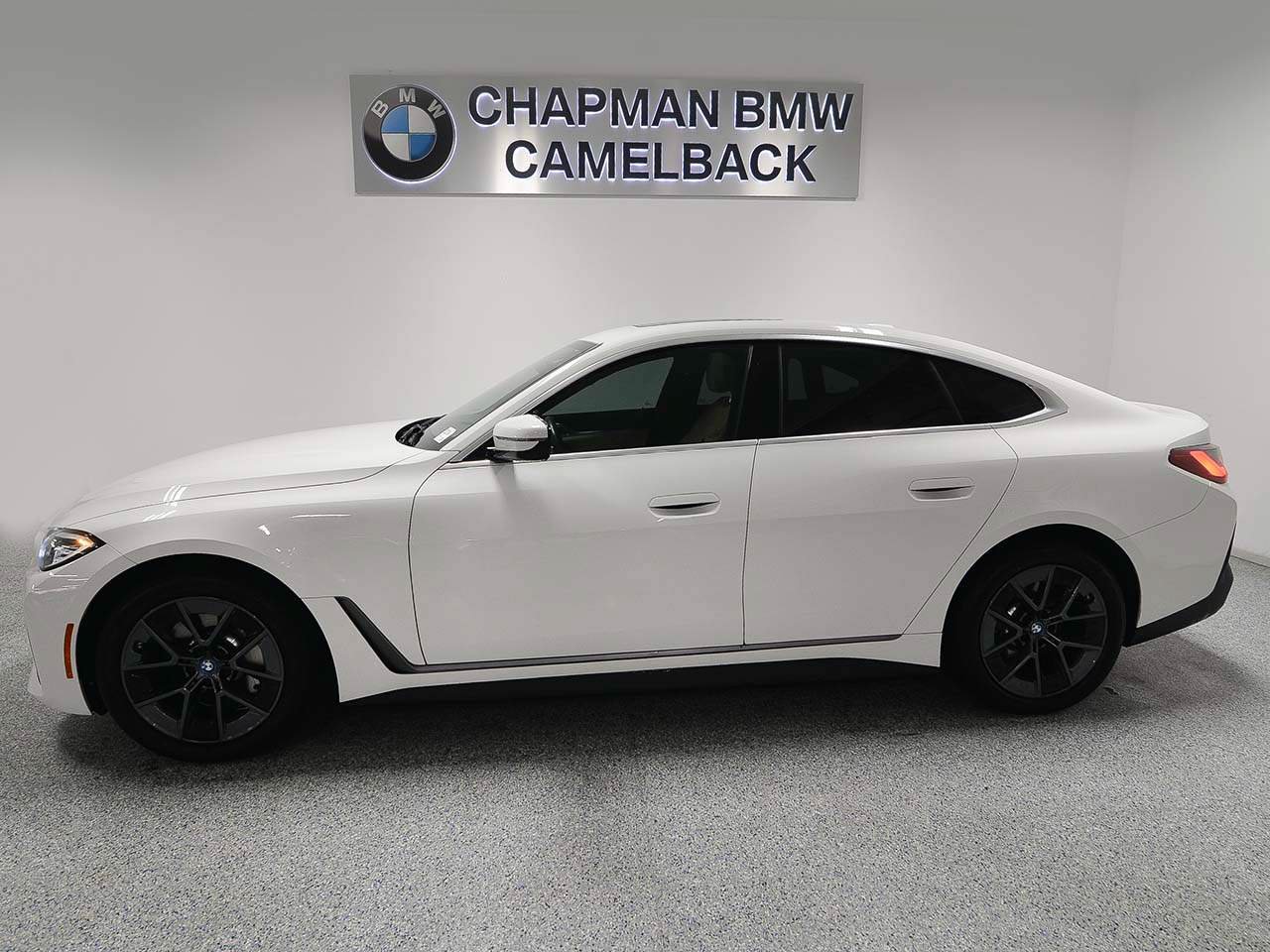 Used 2024 BMW i4 eDrive35 RWD image 3