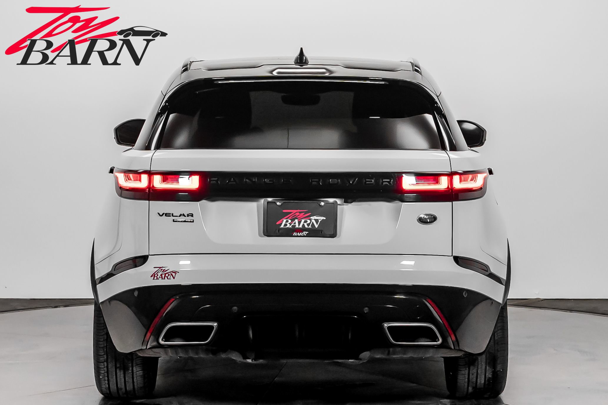 Used 2018 Land Rover Range Rover Velar R-Dynamic HSE image 4