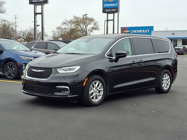 Used 2024 Chrysler Pacifica Touring-L
