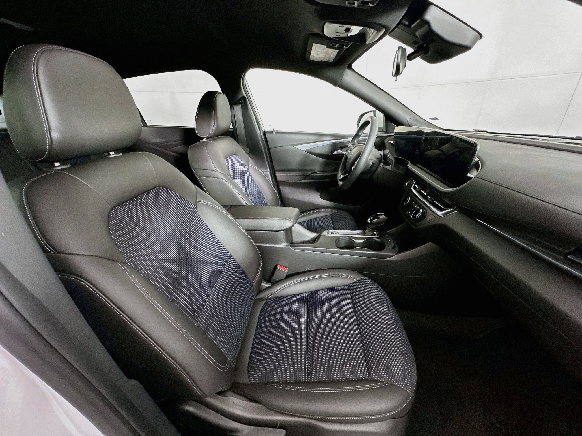 Used 2026 Buick Envista Preferred FWD image 28